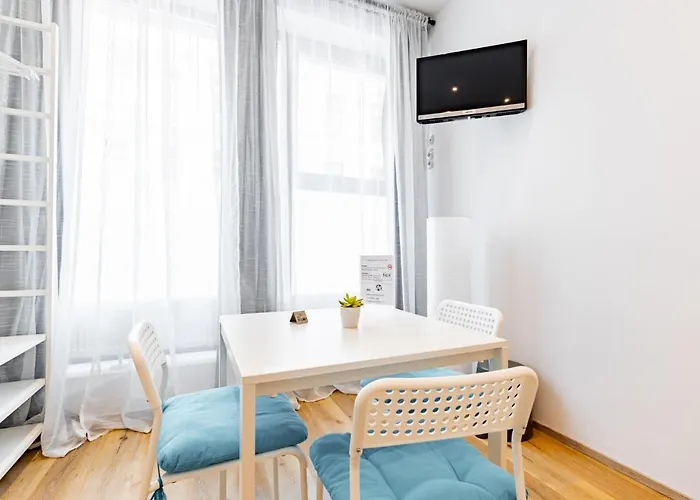 Budget West With Shared Kitchen Apartment