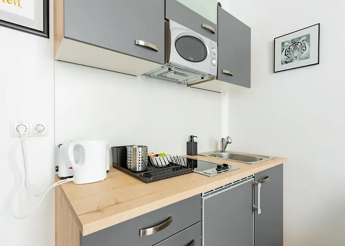 Budget West With Shared Kitchen Apartment *