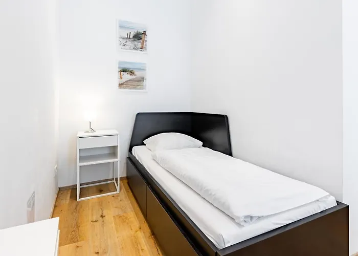 Budget West With Shared Kitchen Apartment