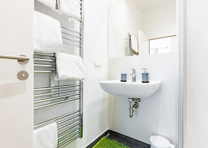 Budget West With Shared Kitchen Apartment *