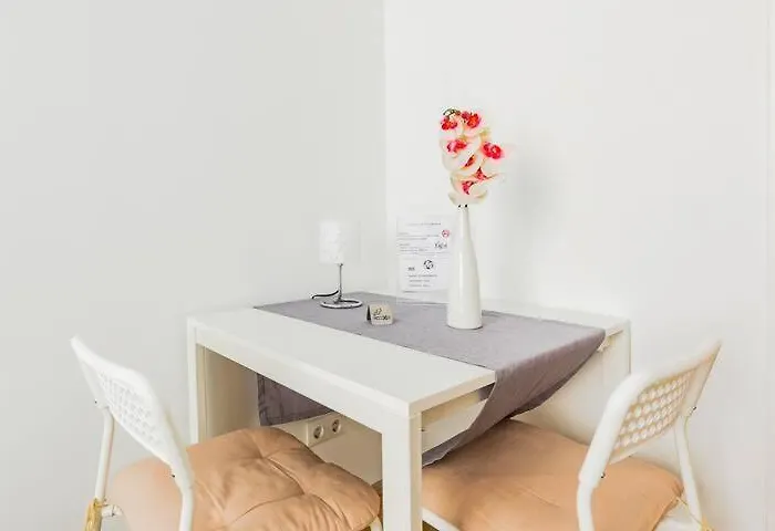 Budget West With Shared Kitchen Apartment *