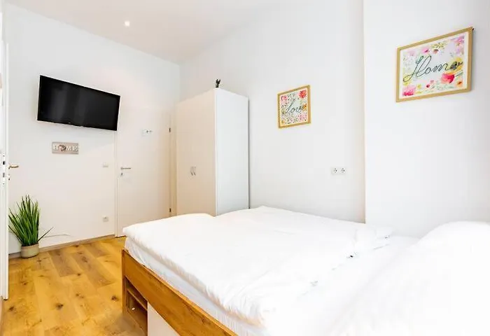 Apartment Budget West With Shared Kitchen *