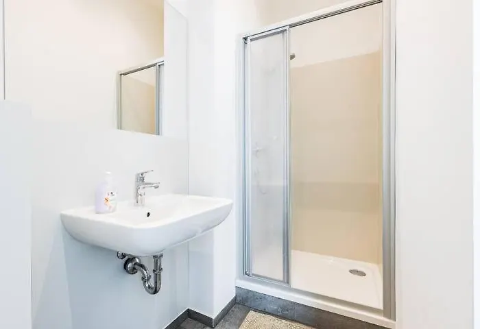 Apartment Budget West With Shared Kitchen