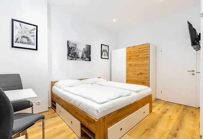Budget West With Shared Kitchen Apartment *