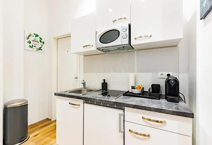 Budget West With Shared Kitchen *