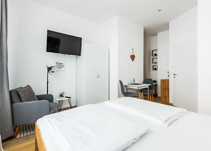Apartment Budget West With Shared Kitchen
