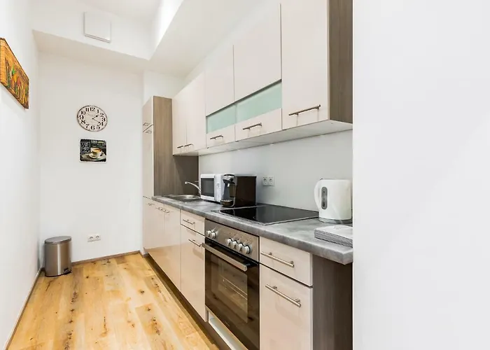 Budget West With Shared Kitchen Apartment *