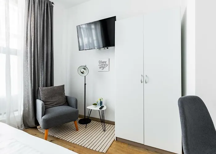 Budget West With Shared Kitchen Apartment *