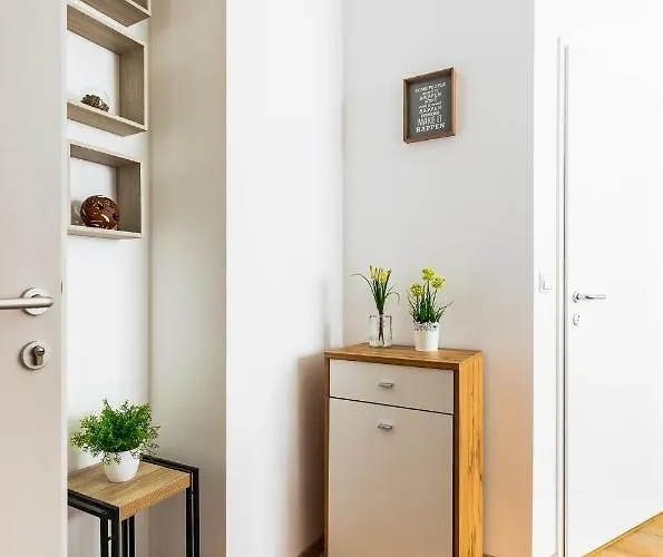 Budget West With Shared Kitchen