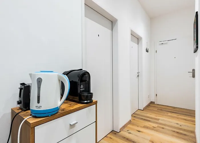 Budget West With Shared Kitchen Apartment