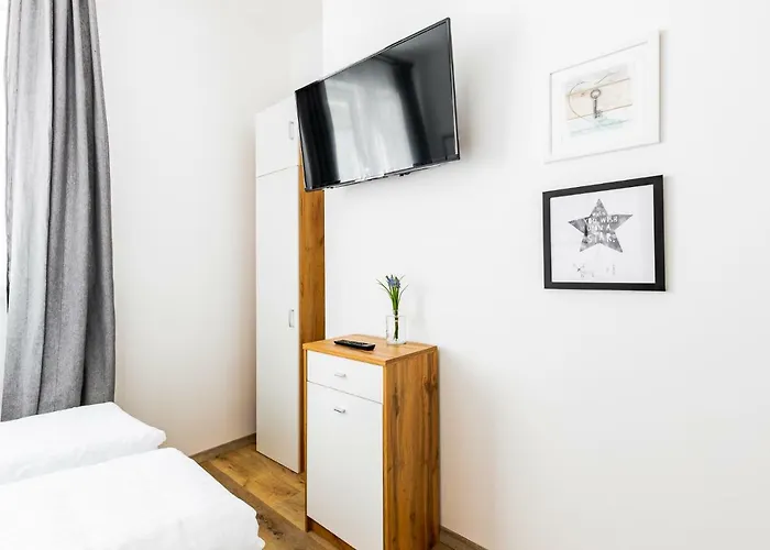 Apartment Budget West With Shared Kitchen *