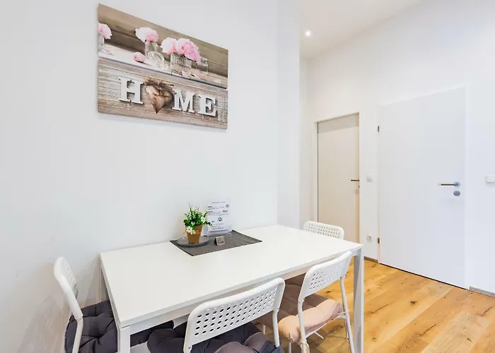 Apartment Budget West With Shared Kitchen