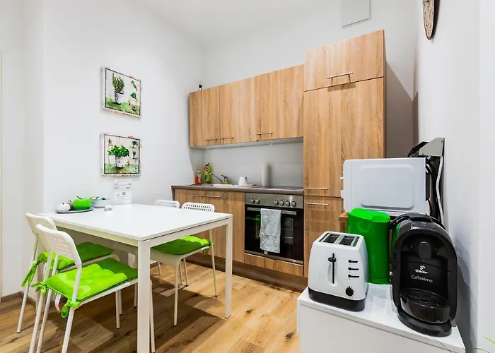Apartment Budget West With Shared Kitchen *