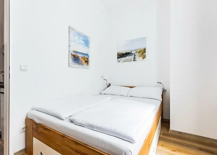 Budget West With Shared Kitchen Apartment