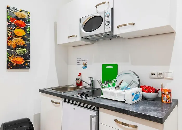 Budget West With Shared Kitchen