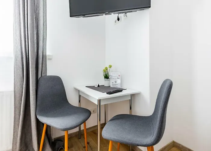 Budget West With Shared Kitchen Apartment