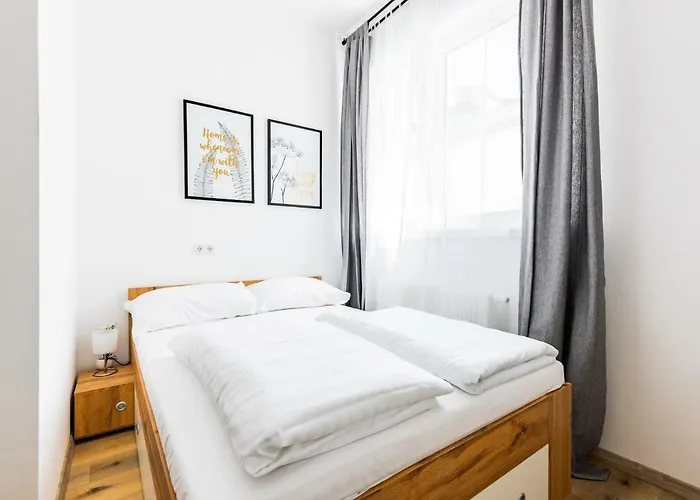 Budget West With Shared Kitchen Apartment *