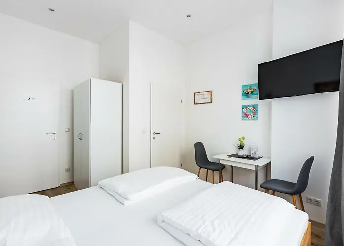 Apartment Budget West With Shared Kitchen *