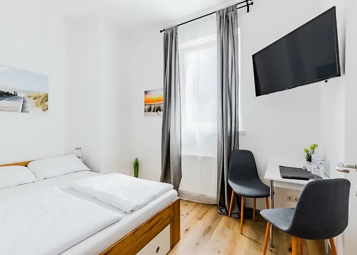 Apartment Budget West With Shared Kitchen *